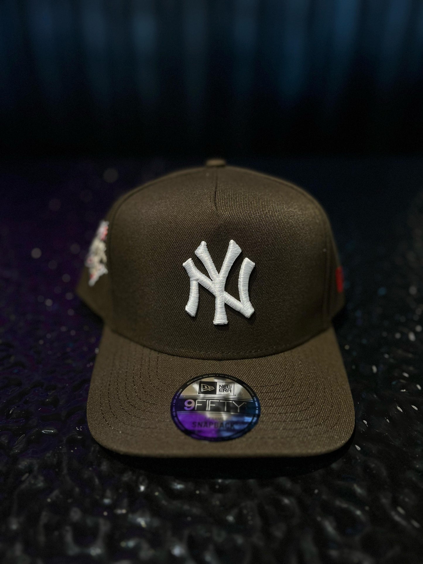 GORRA NEW ERA NY YANKEES WORLD SERIES 2000 BROWN SNAPBACK