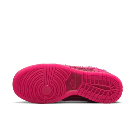 Dunk Low Valentine's Day (2022) (Women's)