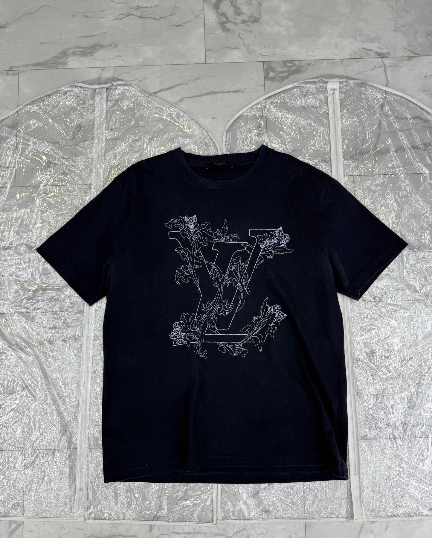 Louis Vuitton T-Shirt front Logo (preloved)