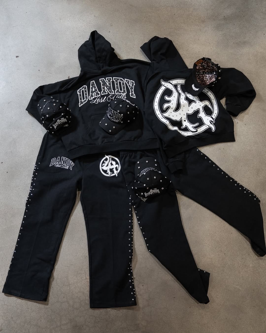 CONJUNTO DANDY HATS x LOST HILLS "HANDLE WHIT CARE" (HOODIE Y PANTS) (PREVENTA)