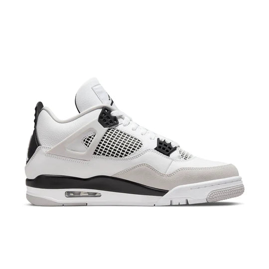 Air Jordan 4 Retro Military Black (Seminuevo)