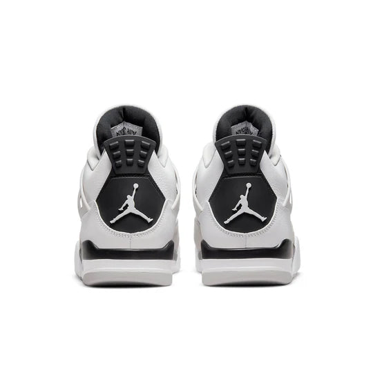 Air Jordan 4 Retro Military Black (Seminuevo)