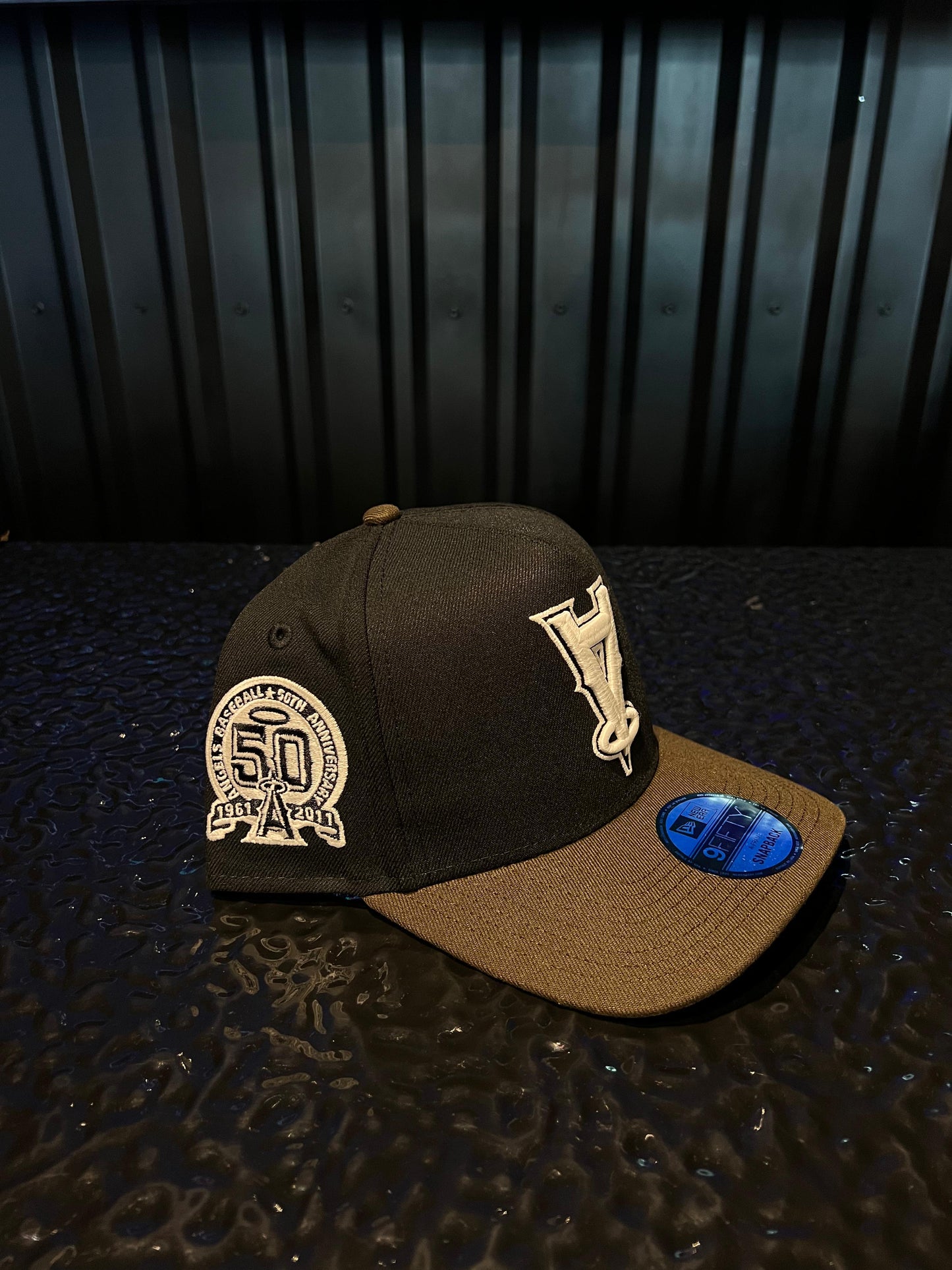 GORRA NEW ERA ANGELS REVERSE BLACK BROWN SNAPBACK