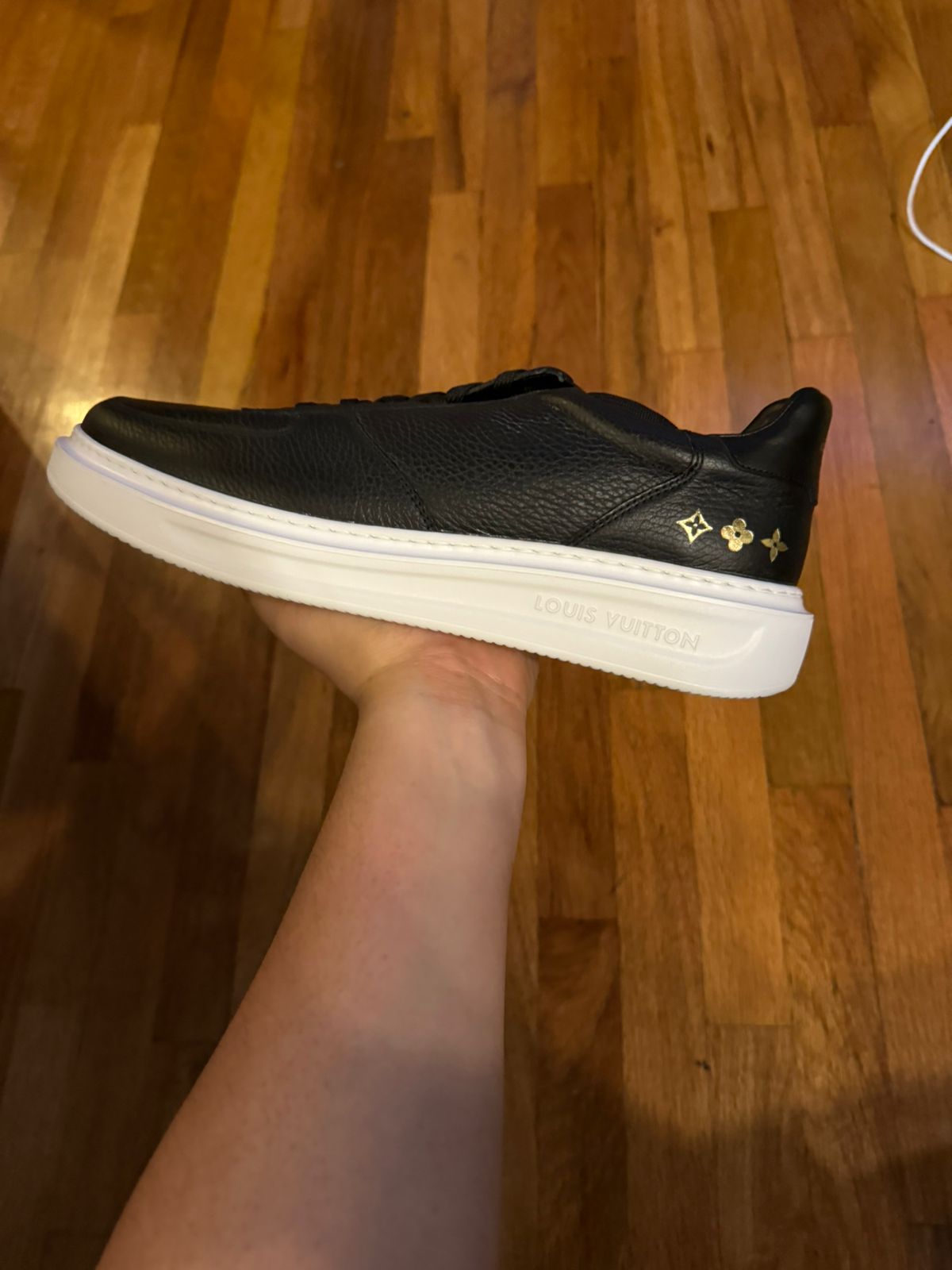 LOUIS VUITTON BEVERLY HILLS NEGRO CON BLANCO