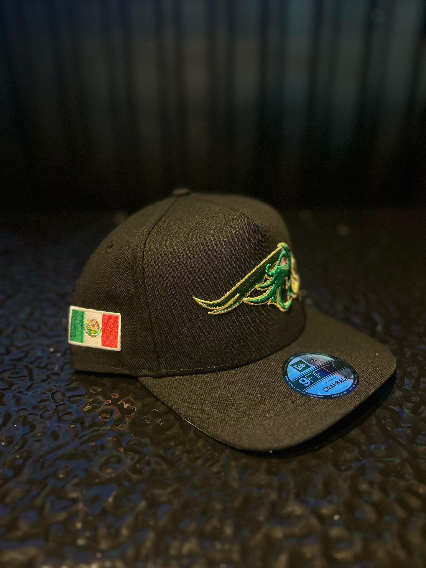 GORRA NEW ERA PERICOS DE PUEBLA NEGRA/VERDE SNAPBACK