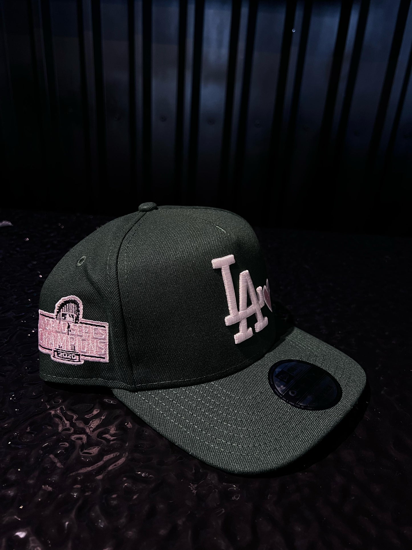 GORRA NEW ERA LOS ANGELES GREEN PINK HEART SNAPBACK