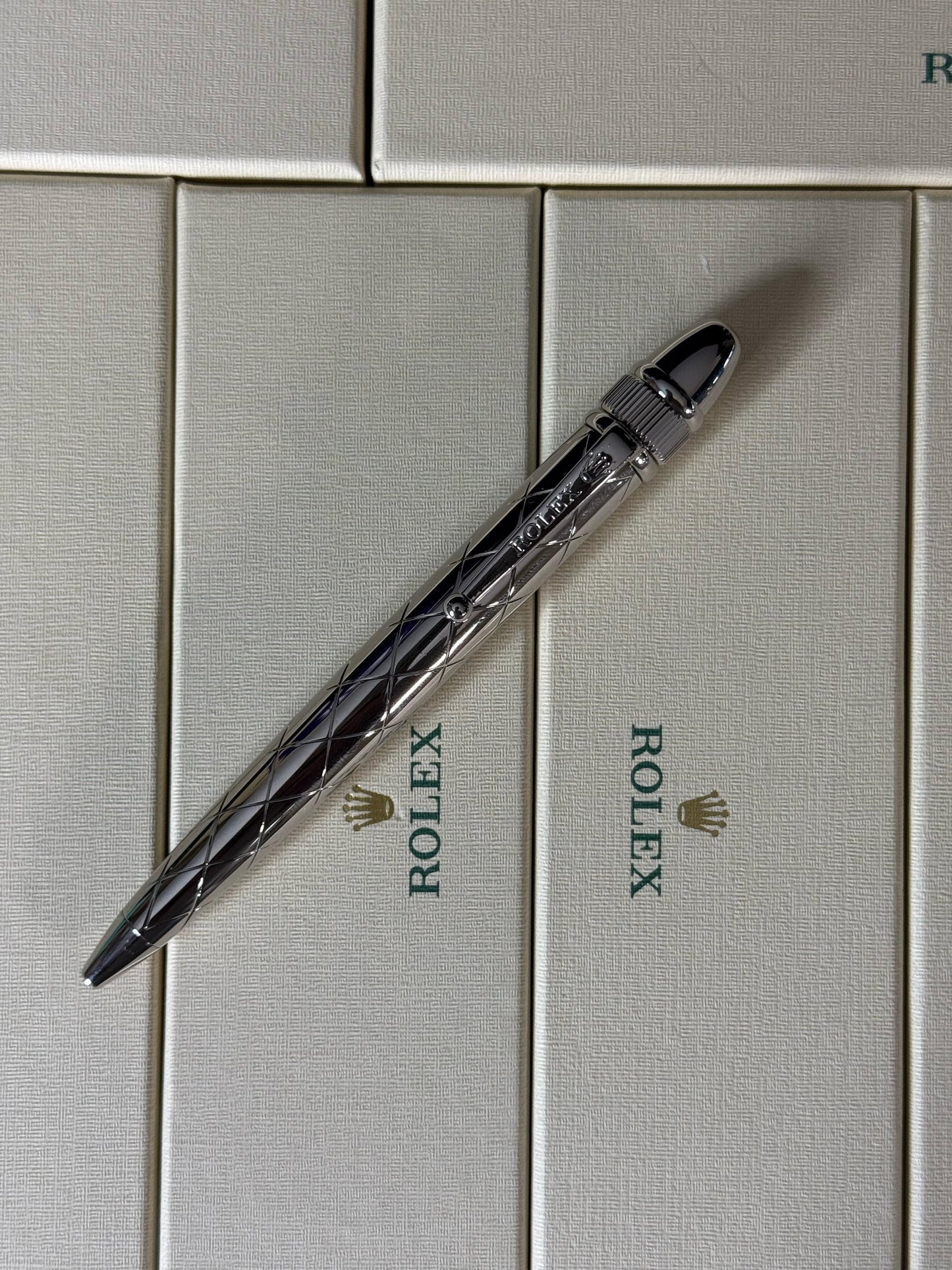 ROLEX PLUMA SILVER GRABADO LUXURY