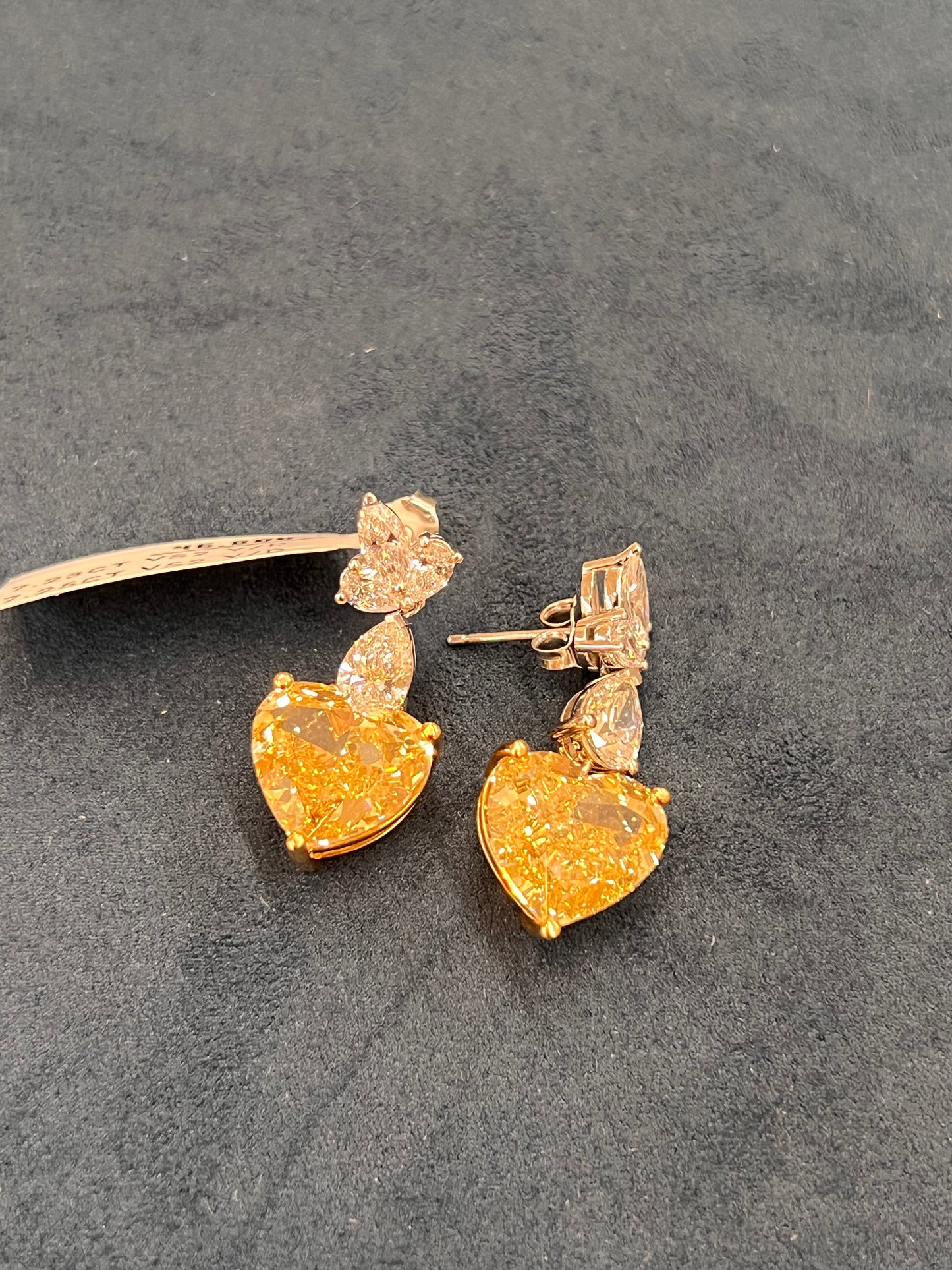 Aretes diamantes amarillos corazon oro 14k