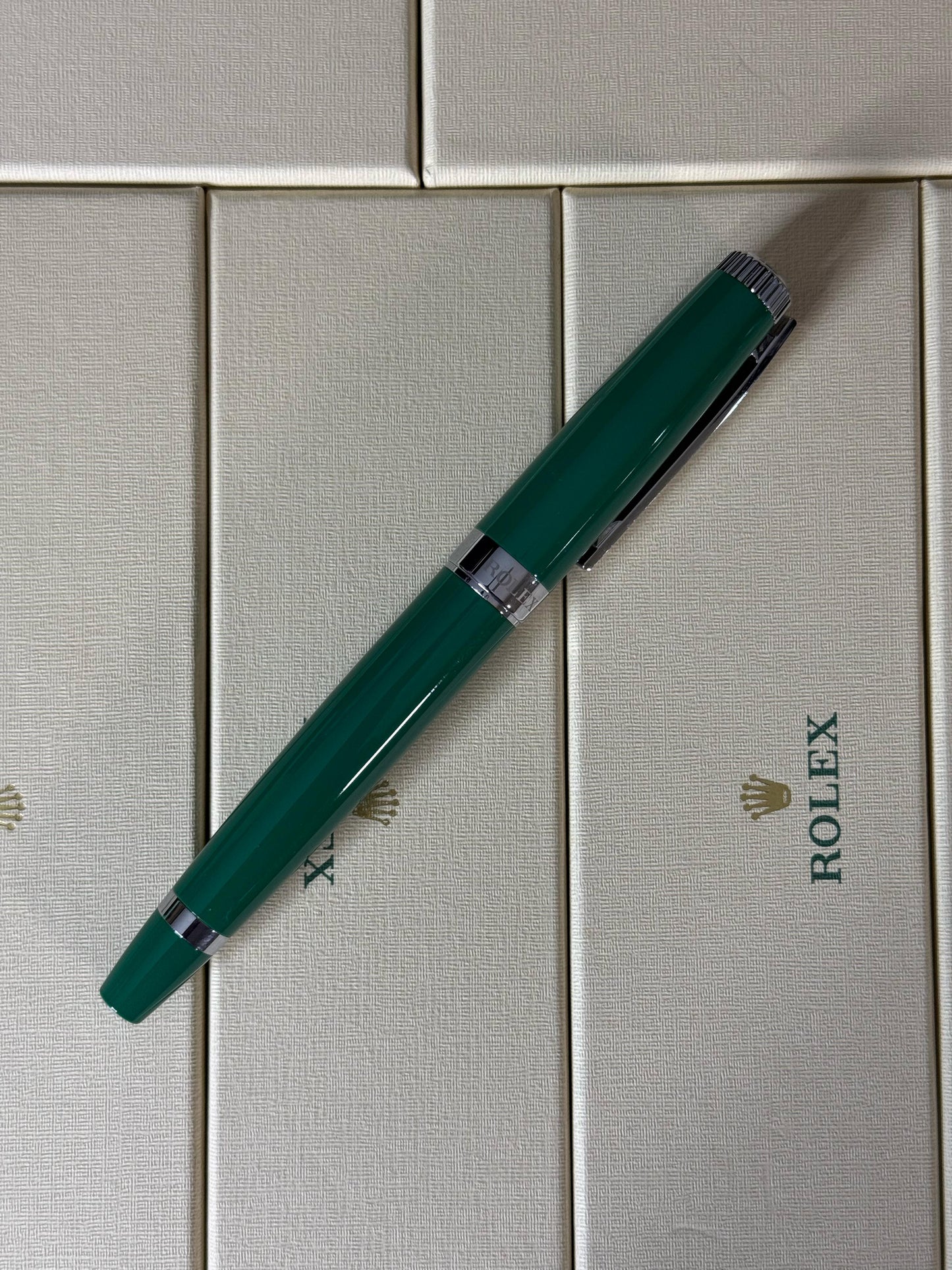 ROLEX PLUMA GREEN EMEREALD SILVER