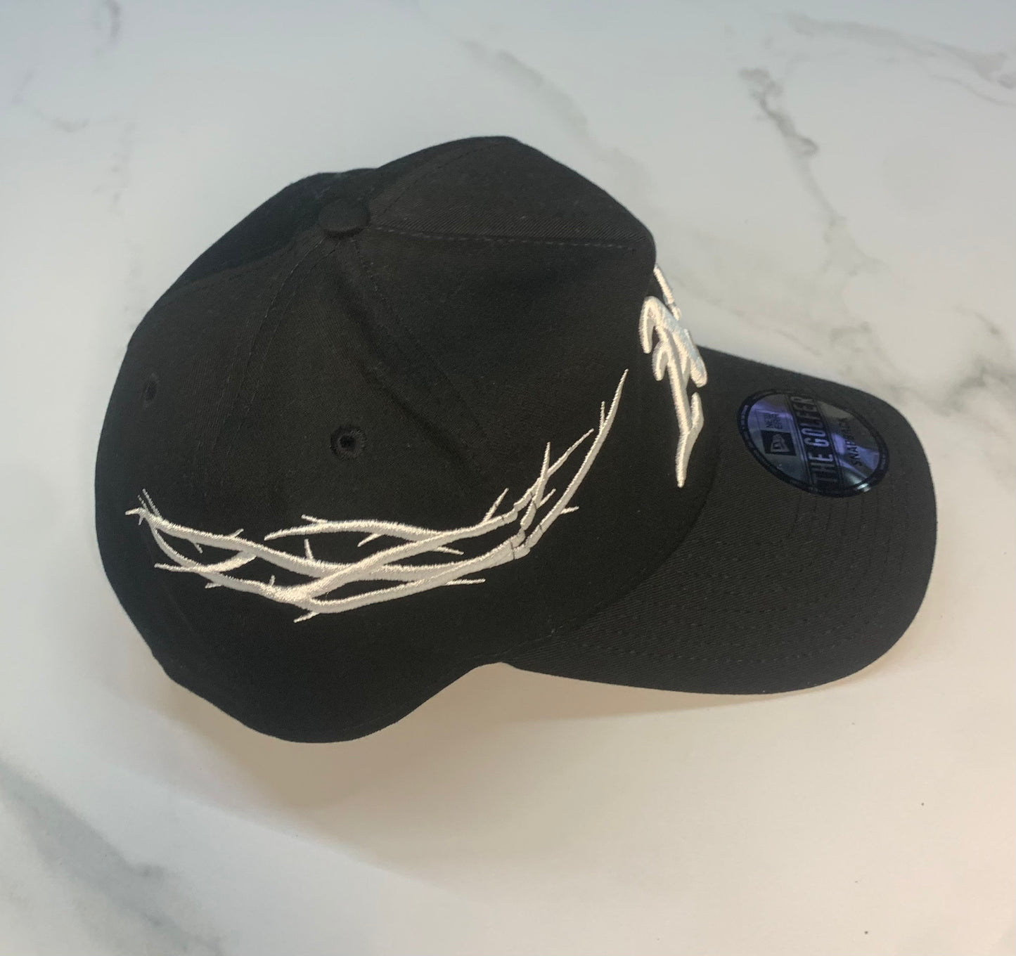 GORRA NEW ERA ATHLETICS NEGRA CON ESPINAS BLANCAS