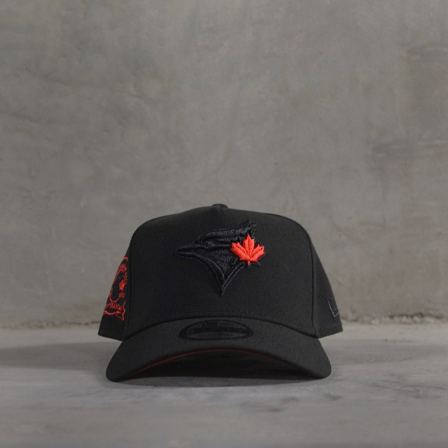 GORRA NEW ERA TORONTO BLACK RED ADJUSTABLE