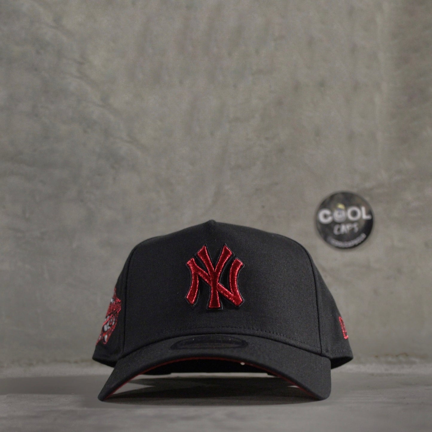GORRA NEW ERA YANKEES BLACK RED ADJUSTABLE