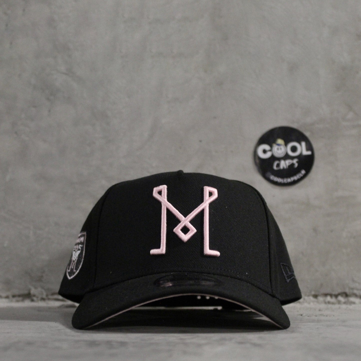 GORRA NEW ERA MIAMI PINK BLACK ADJUSTABLE