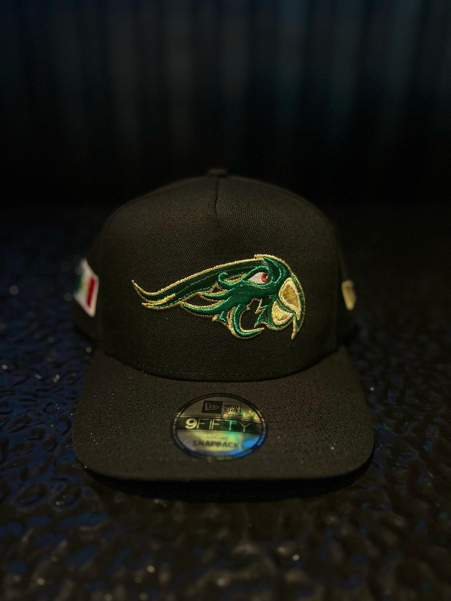GORRA NEW ERA PERICOS DE PUEBLA NEGRA/VERDE SNAPBACK
