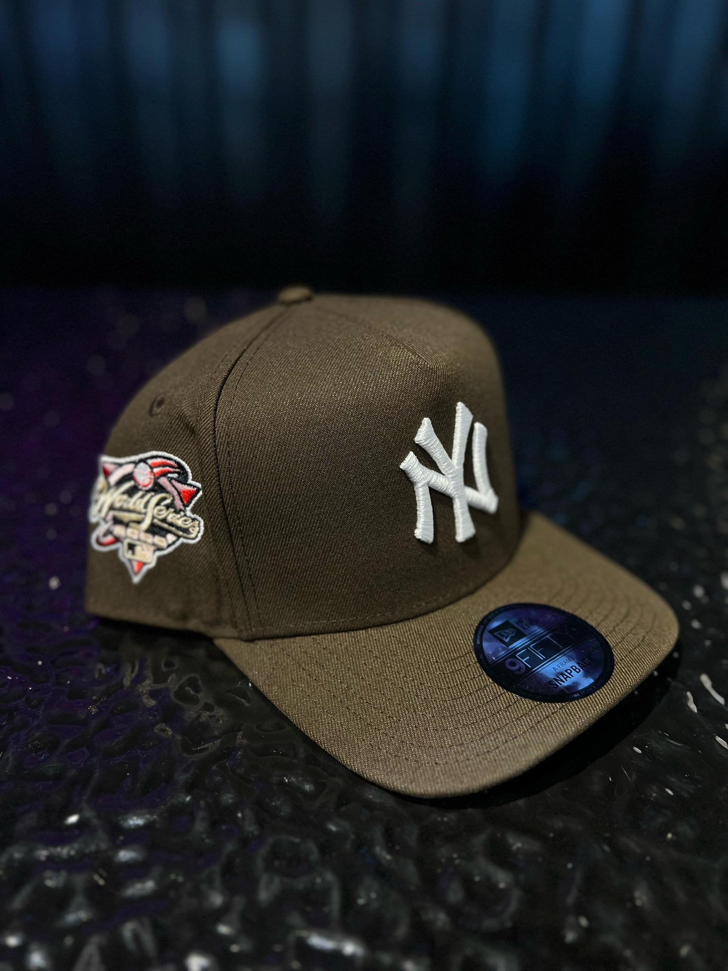 GORRA NEW ERA NY YANKEES WORLD SERIES 2000 BROWN SNAPBACK