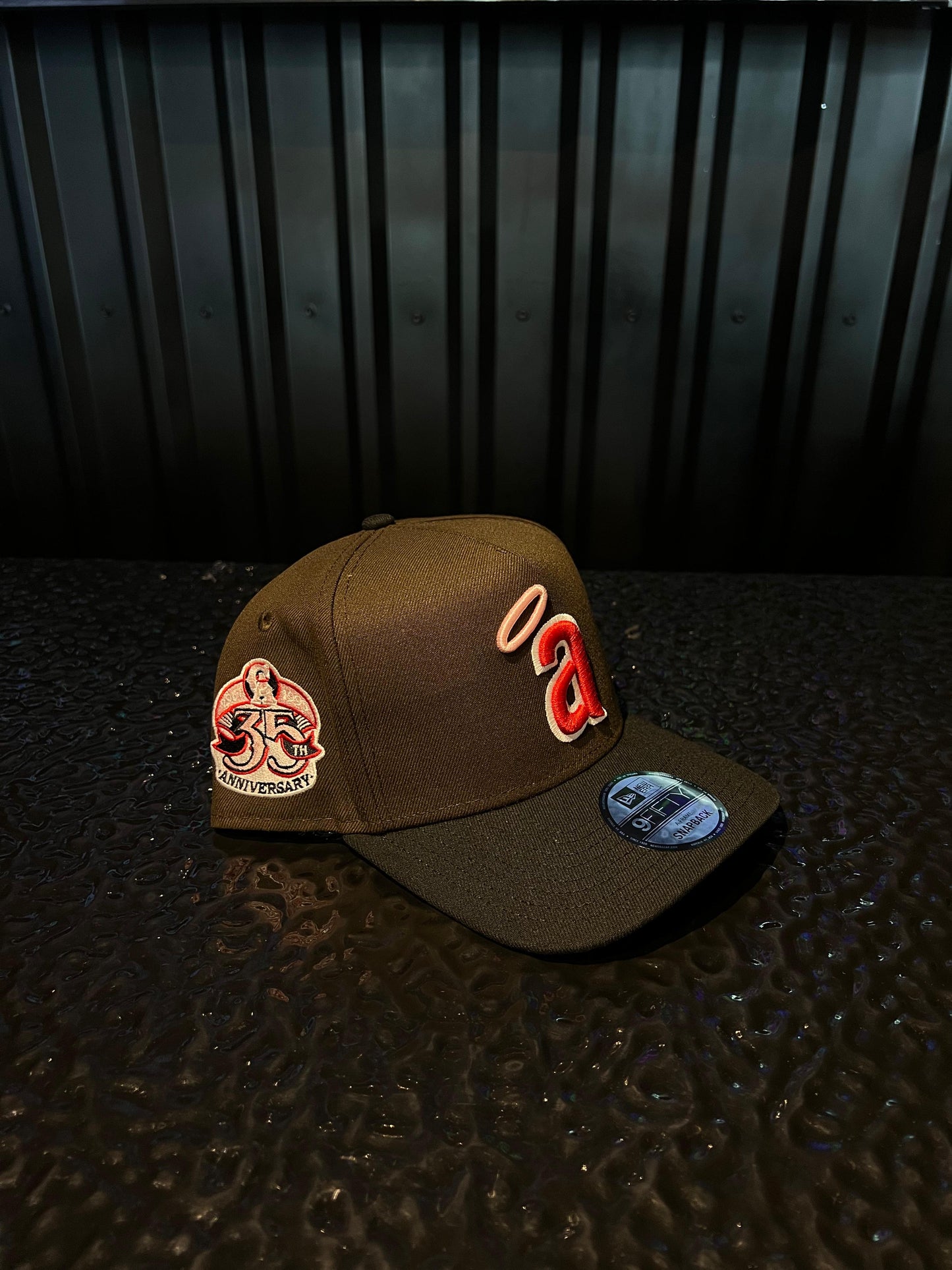 GORRA NEW ERA CALIFORNIA ANGELS "á" 35TH BROWN BLACK SNAPBACK