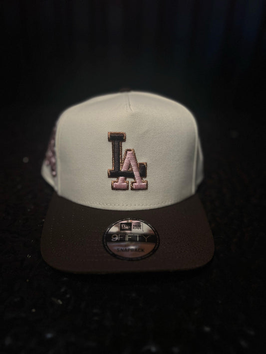 GORRA NEW ERA LA DODGERS 75TH WORLD SERIES PINK/BROWN SNAPBACK