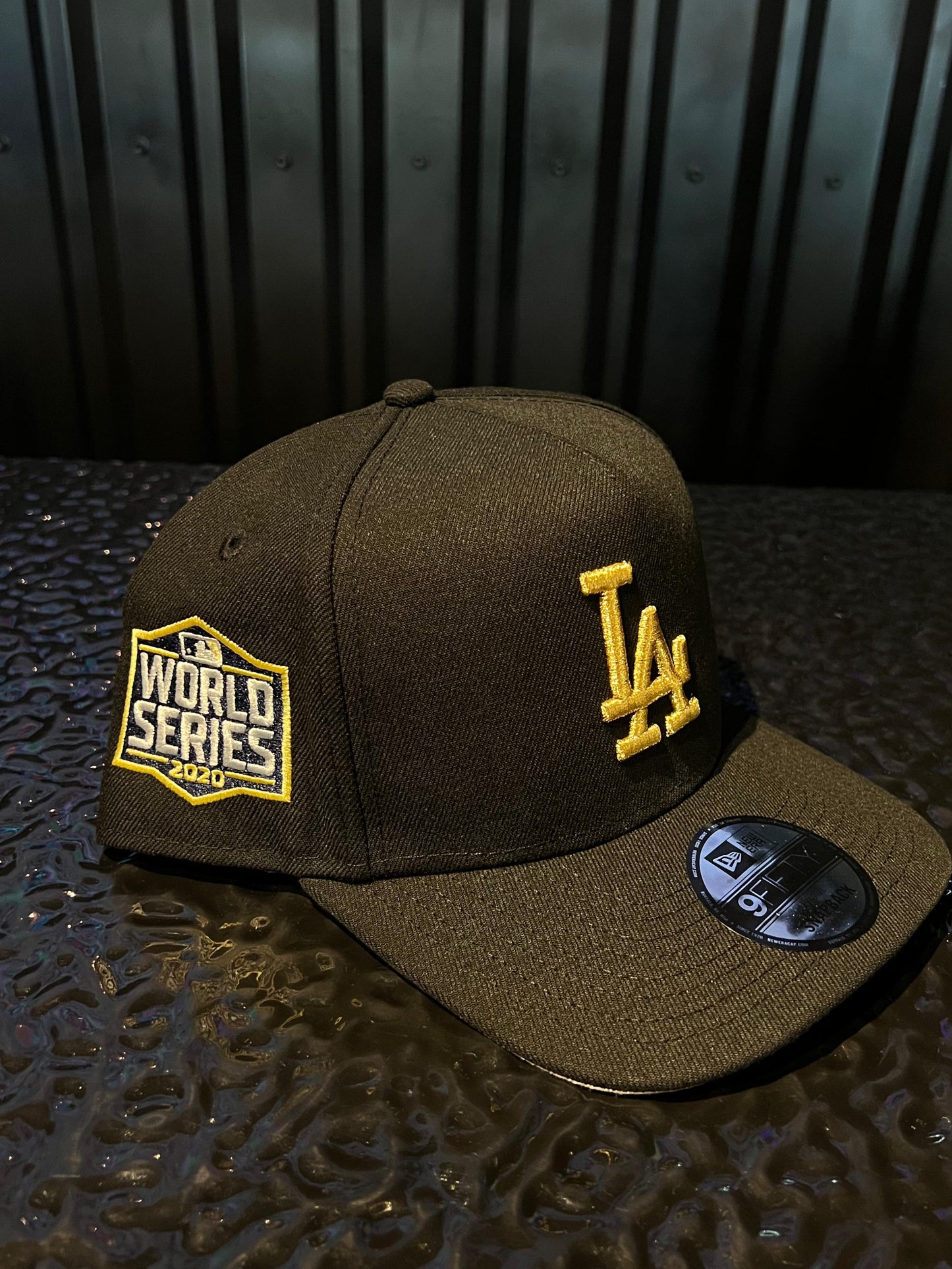 GORRA NEW ERA LOS ANGELES WORLD SERIES 2020 GOLD BLACK SNAPBACK