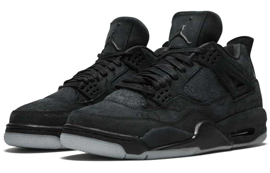 Air Jordan 4 Retro Kaws Black 1 puesta