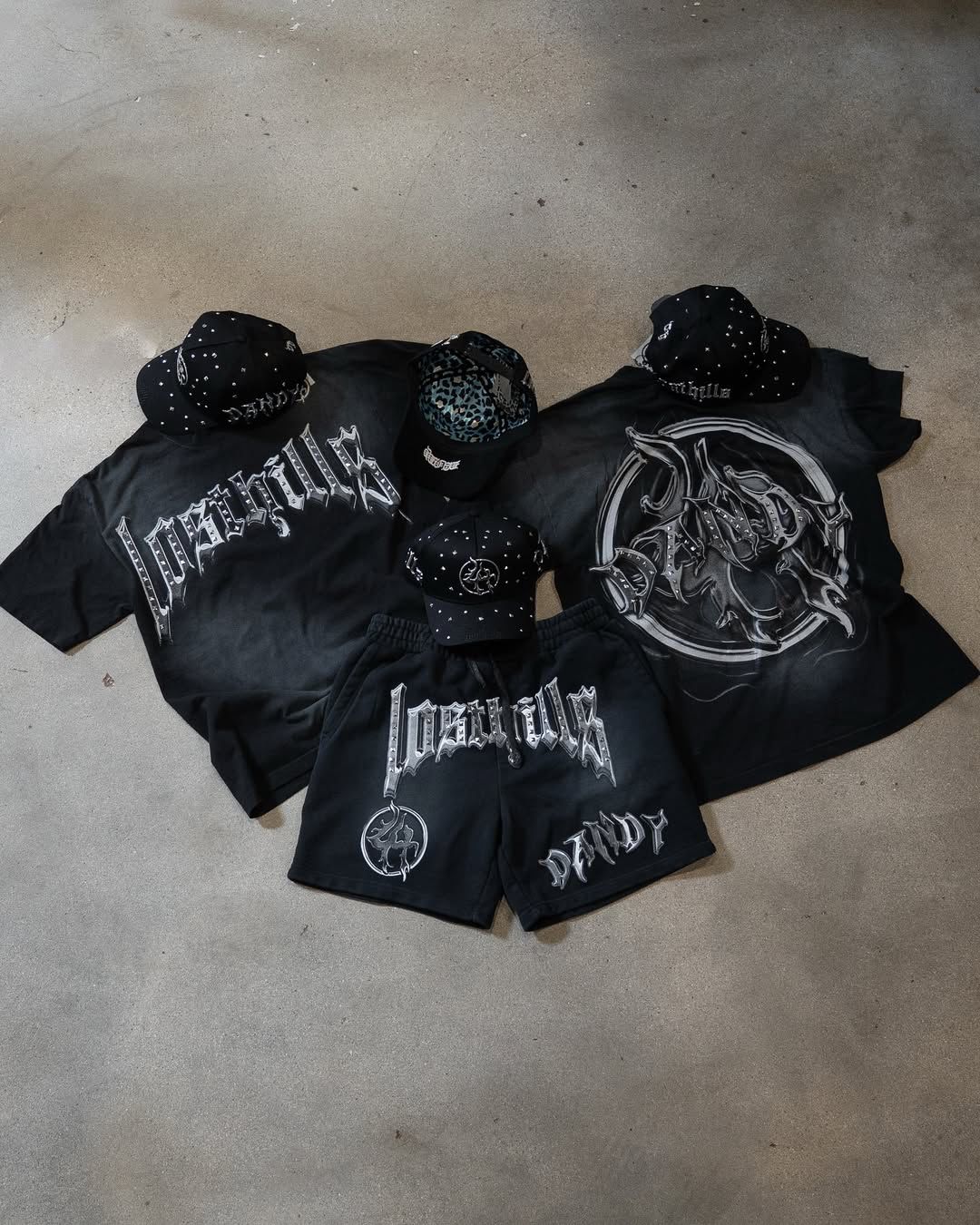 CONJUNTO DANDY HATS x LOST HILLS "LH CHROME" (TEE Y SHORTS)