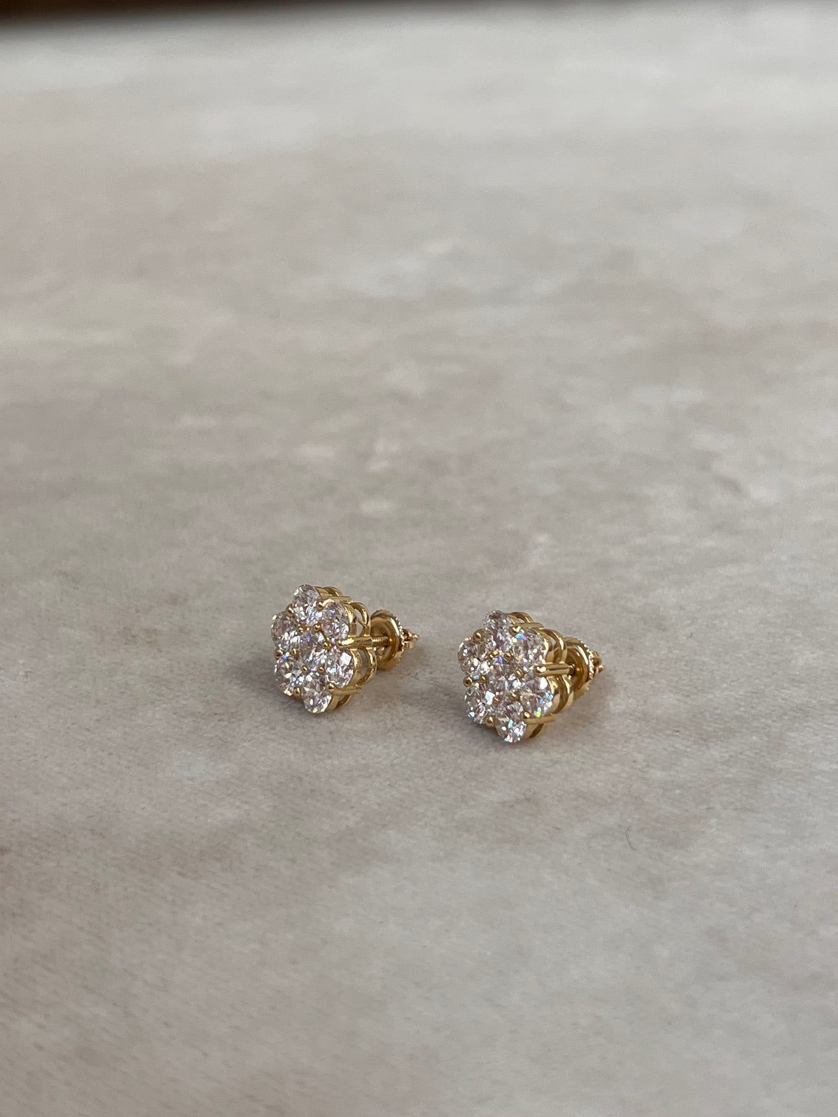 Aretes flor grande diamantes oro 14k