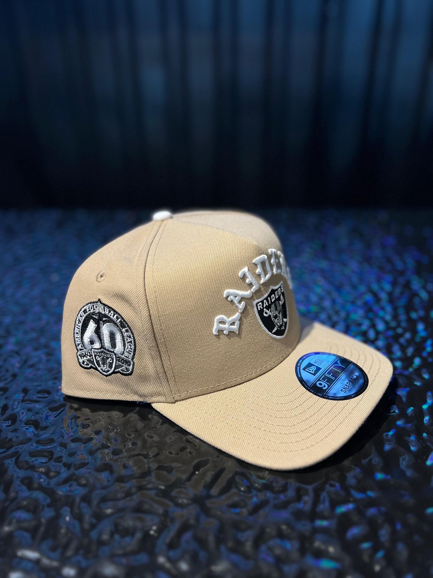 GORRA NEW ERA RAIDERS 6OTH BEIGE SNAPBACK