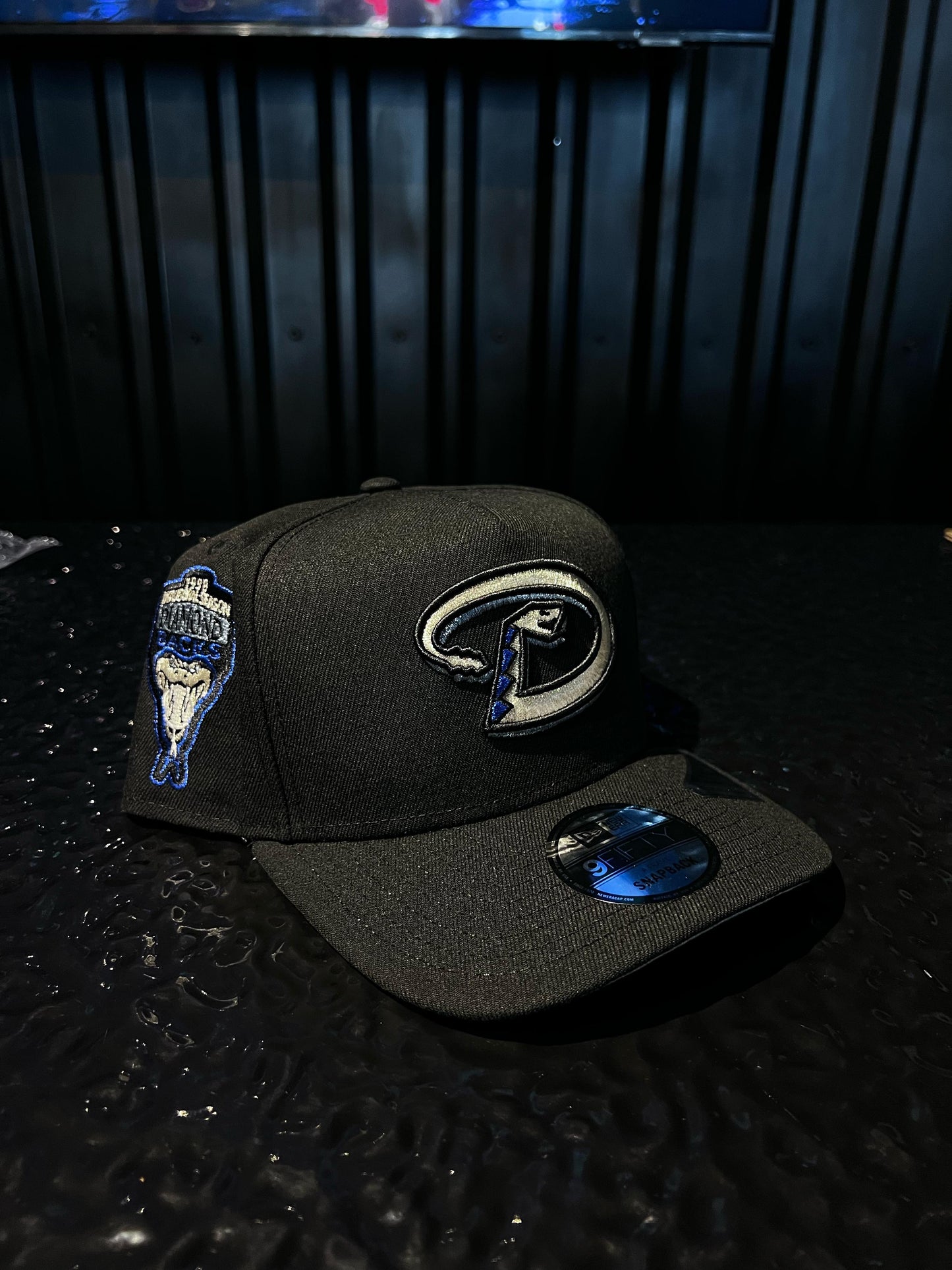 GORRA NEW ERA DIAMONDS 98 SNAKE BLACK BLUE SNAPBACK