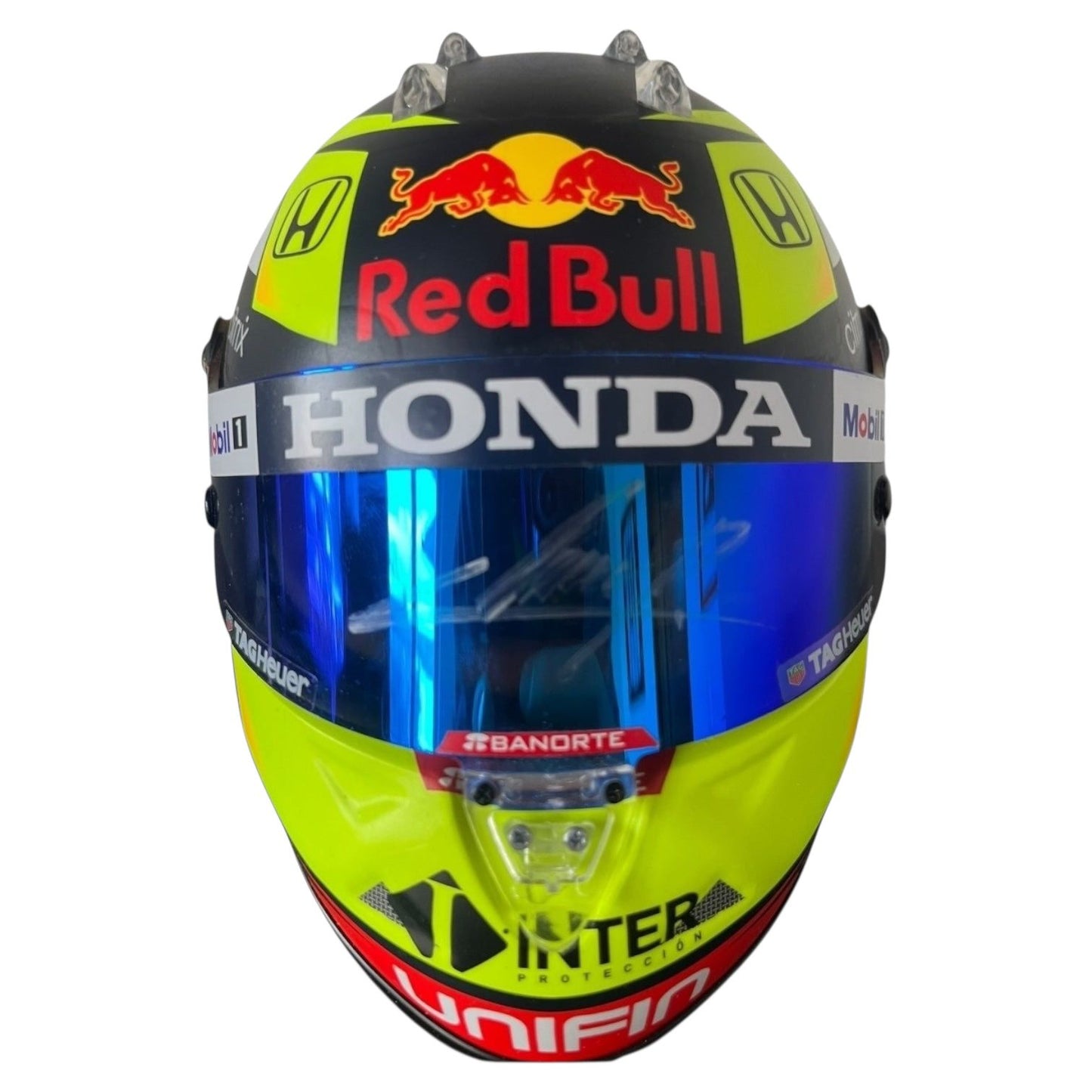 Mini casco 1/2 de Red Bull autografiado por el mexicano Sergio Pérez (Checo)