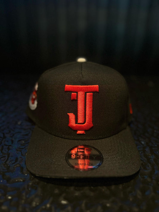 GORRA NEW ERA TJ TOROS NEGRA/ROJA SNAPBACK