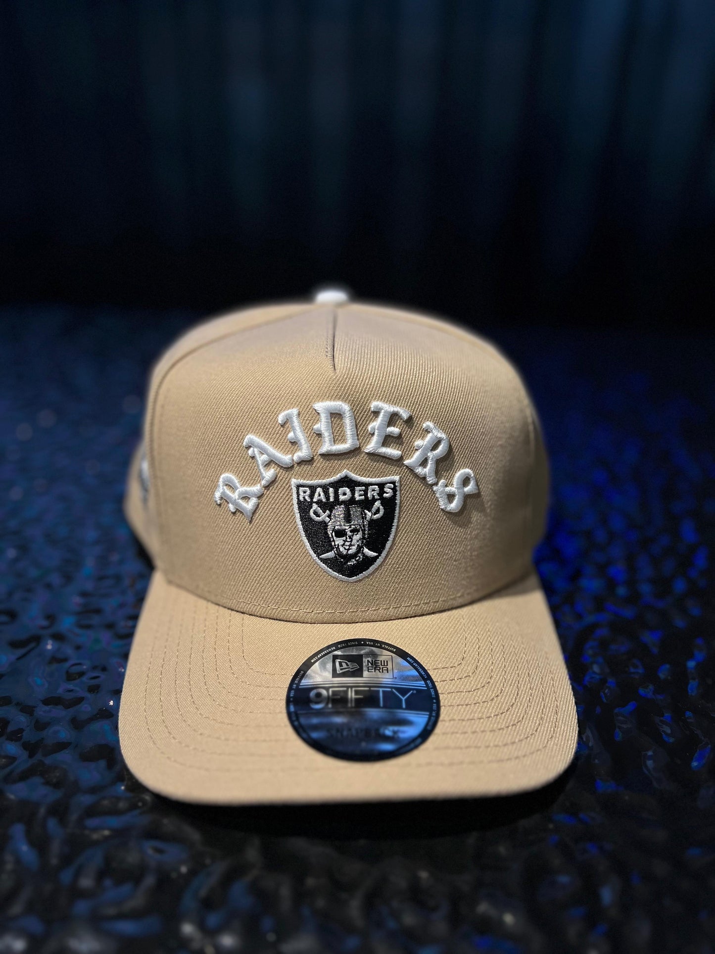 GORRA NEW ERA RAIDERS 6OTH BEIGE SNAPBACK