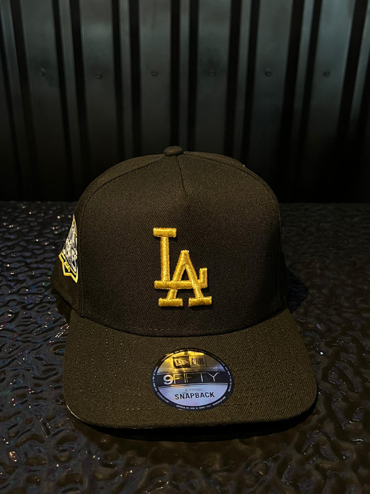 GORRA NEW ERA LOS ANGELES WORLD SERIES 2020 GOLD BLACK SNAPBACK