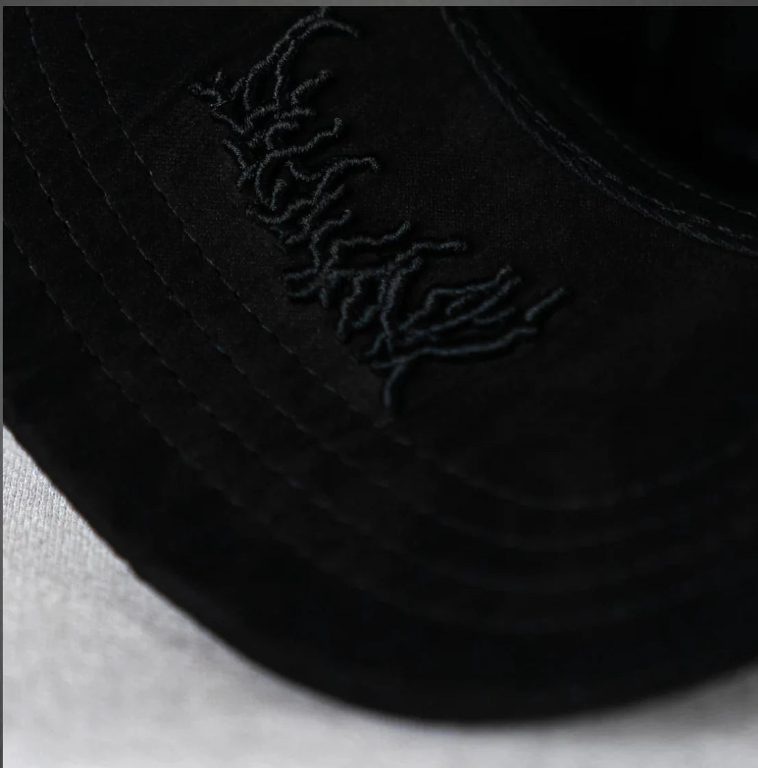 GORRA ANYMORE BLACK IN BLACK CRYSTAL