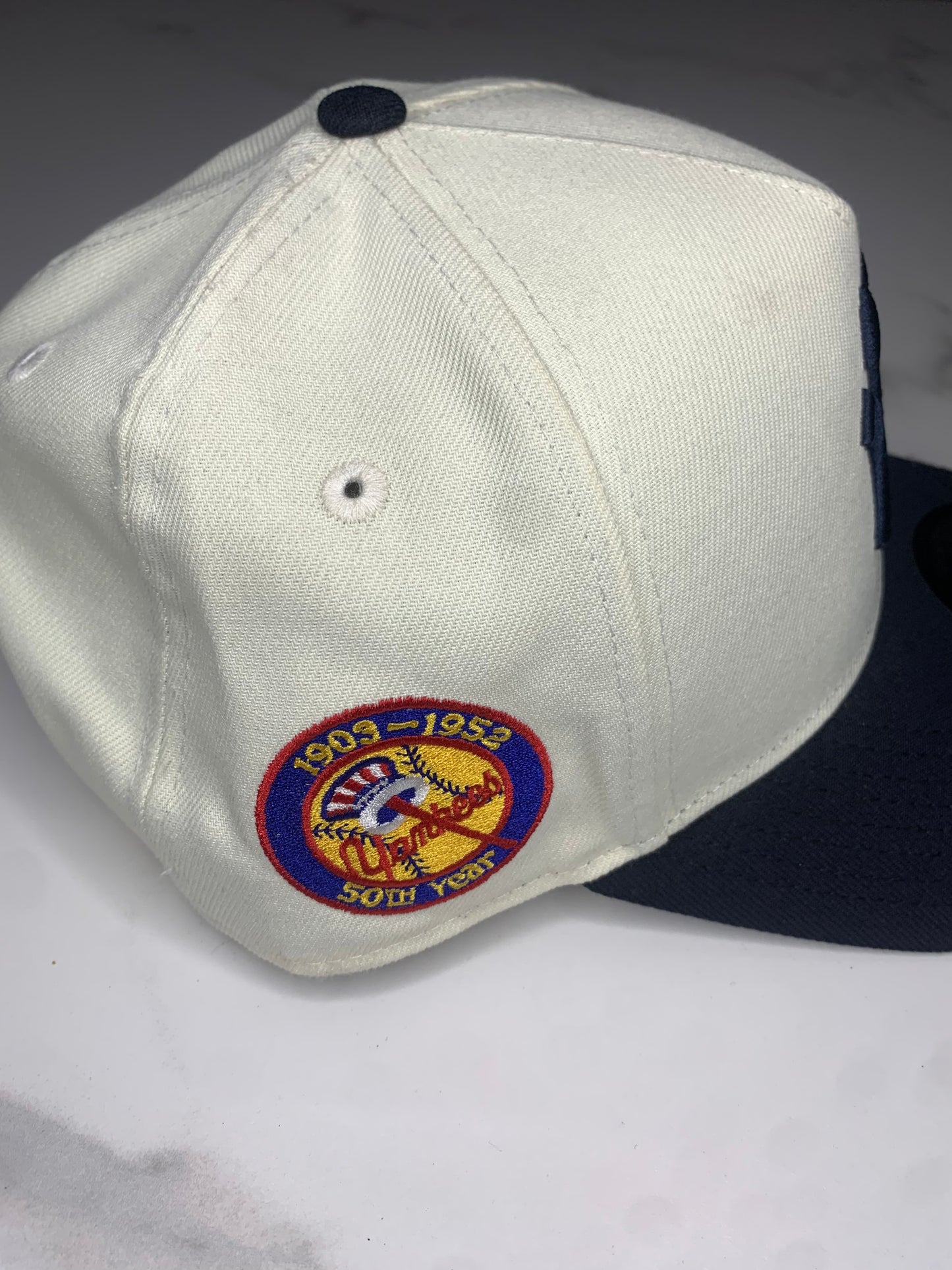 GORRA NEW ERA YANKEES 50TH BEIGE NAVY ADJUSTABLE