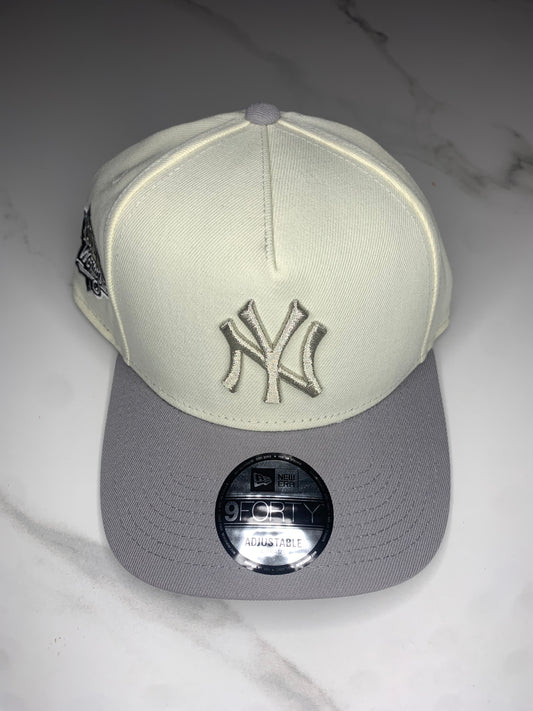 GORRA NEW ERA YANKEES BEIGE GREY 1999 ADJUSTABLE