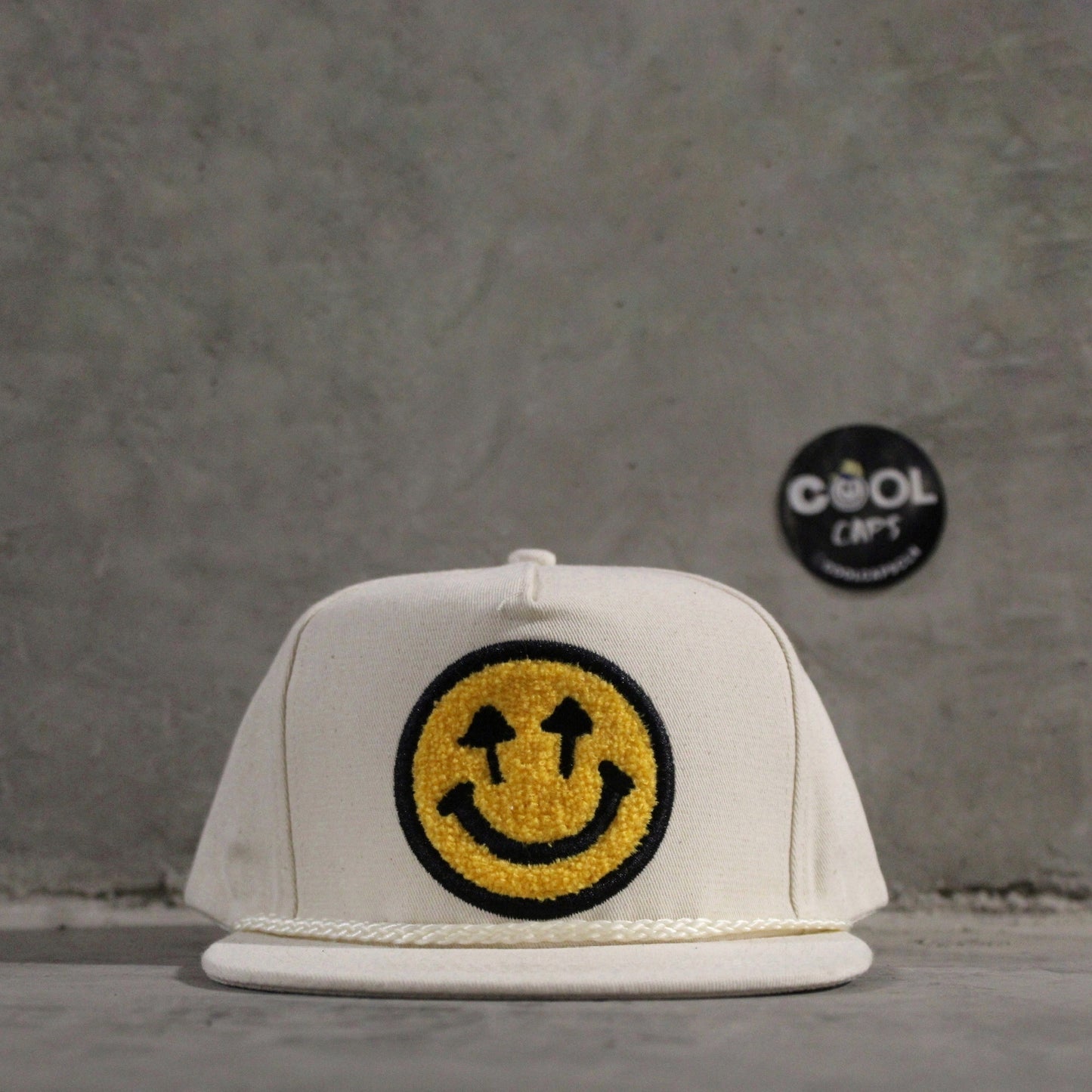 GORRA HAPPY TO BE HERE WHITE SMILE SNAPBACK