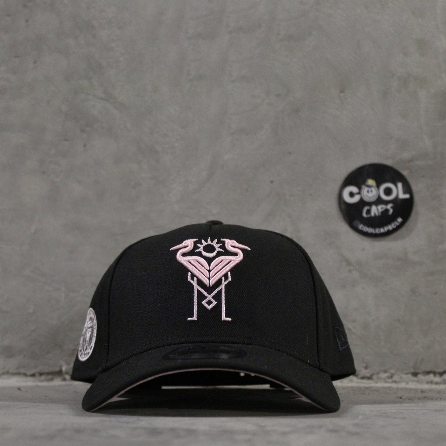 GORRA NEW ERA MIAMI BLACK PINK ADJUSTABLE