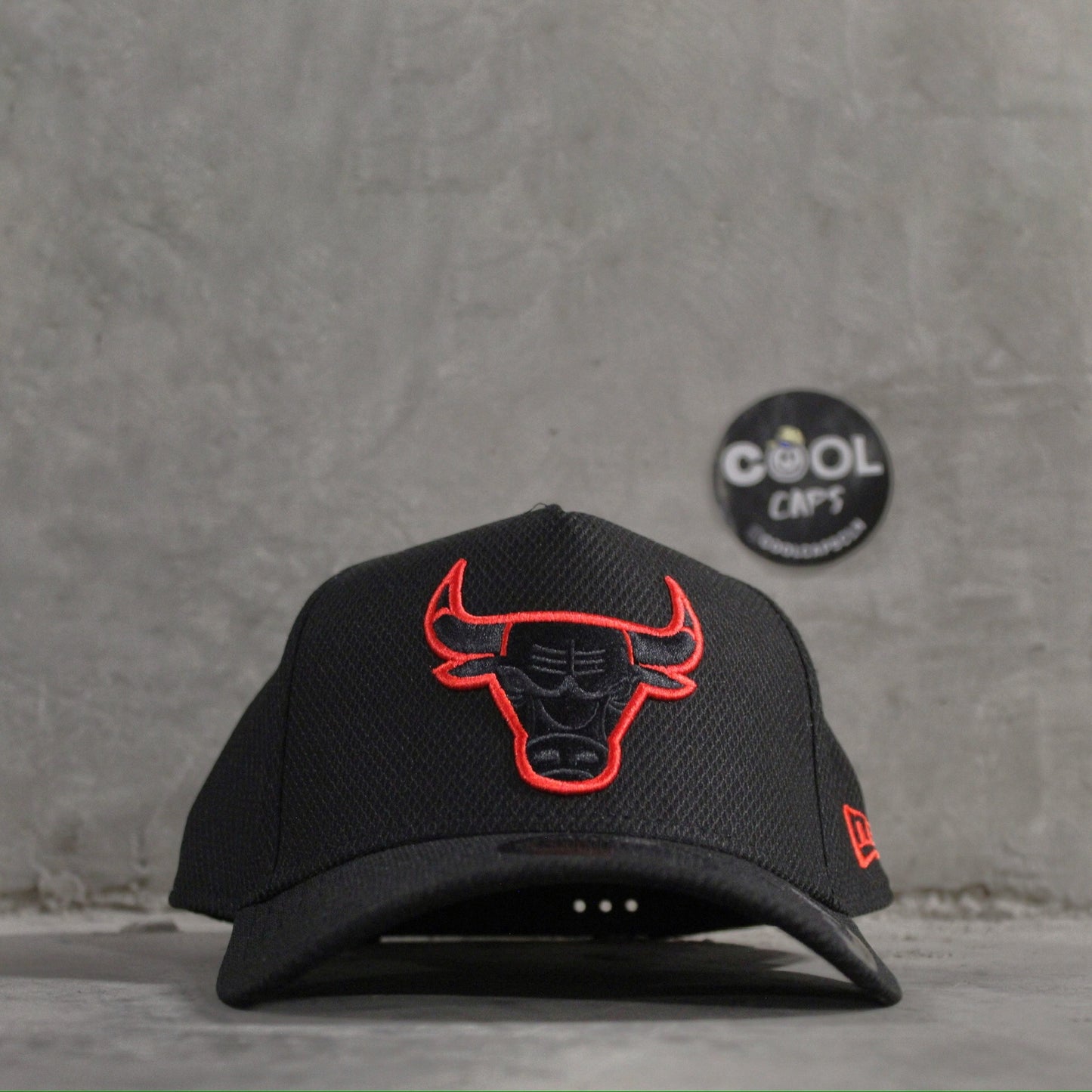 GORRA NEW ERA BULLS BLACK IN RED ADJUSTABLE