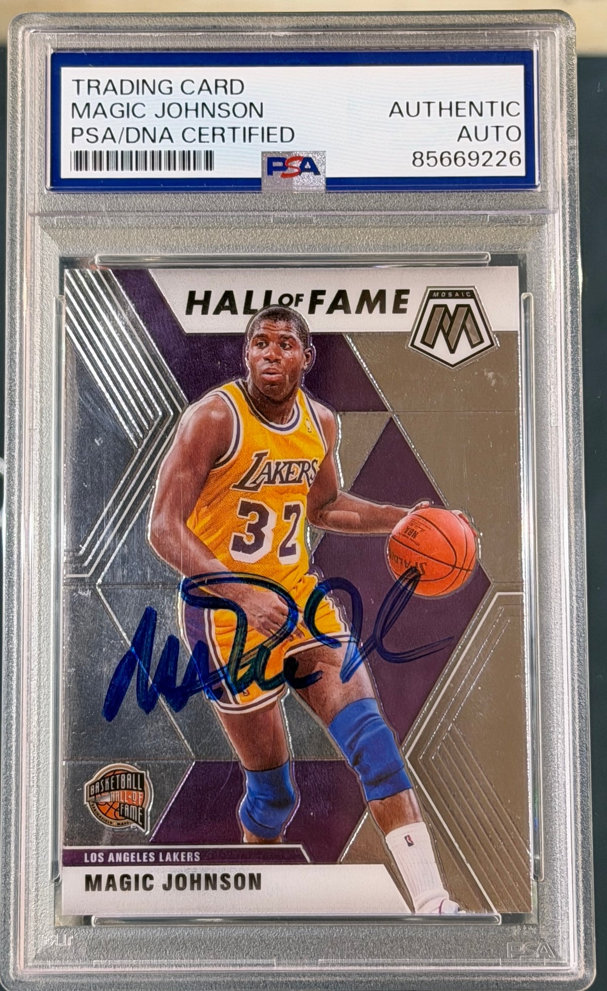 CARTA SPORTS Panini Mosaic Magic Johnson Autograph PSA DNA Certified
