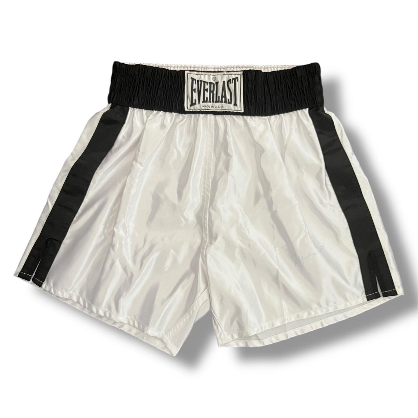 Short de boxeo autografiado por Muhammad Ali