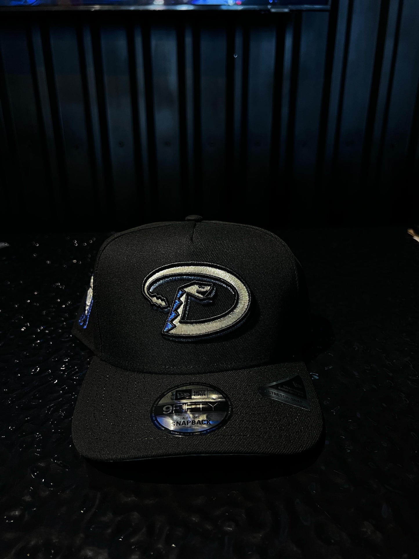 GORRA NEW ERA DIAMONDS 98 SNAKE BLACK BLUE SNAPBACK